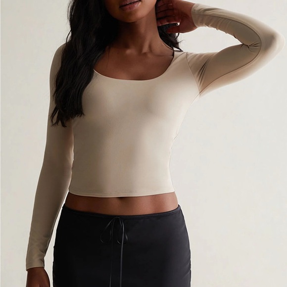 ▪️6/$25▪️ Contour Taupe Long Sleeve Top - Picture 1 of 10